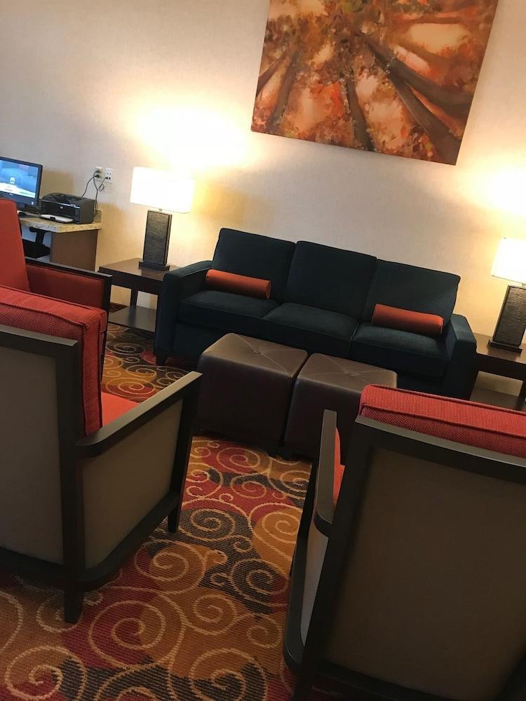 Comfort Suites Altoona Exterior foto